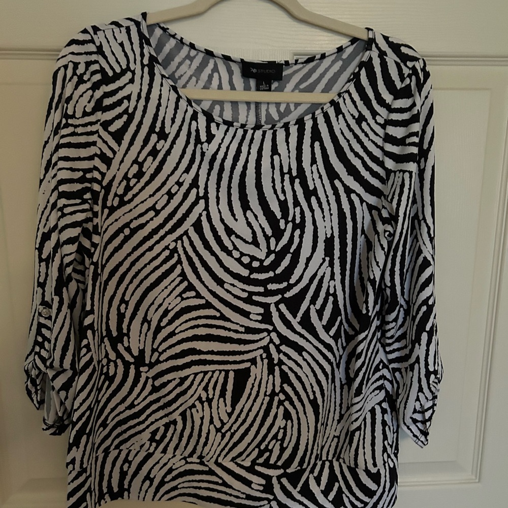 Black and White Scoop Neck Flutter Sleeve Blouse
